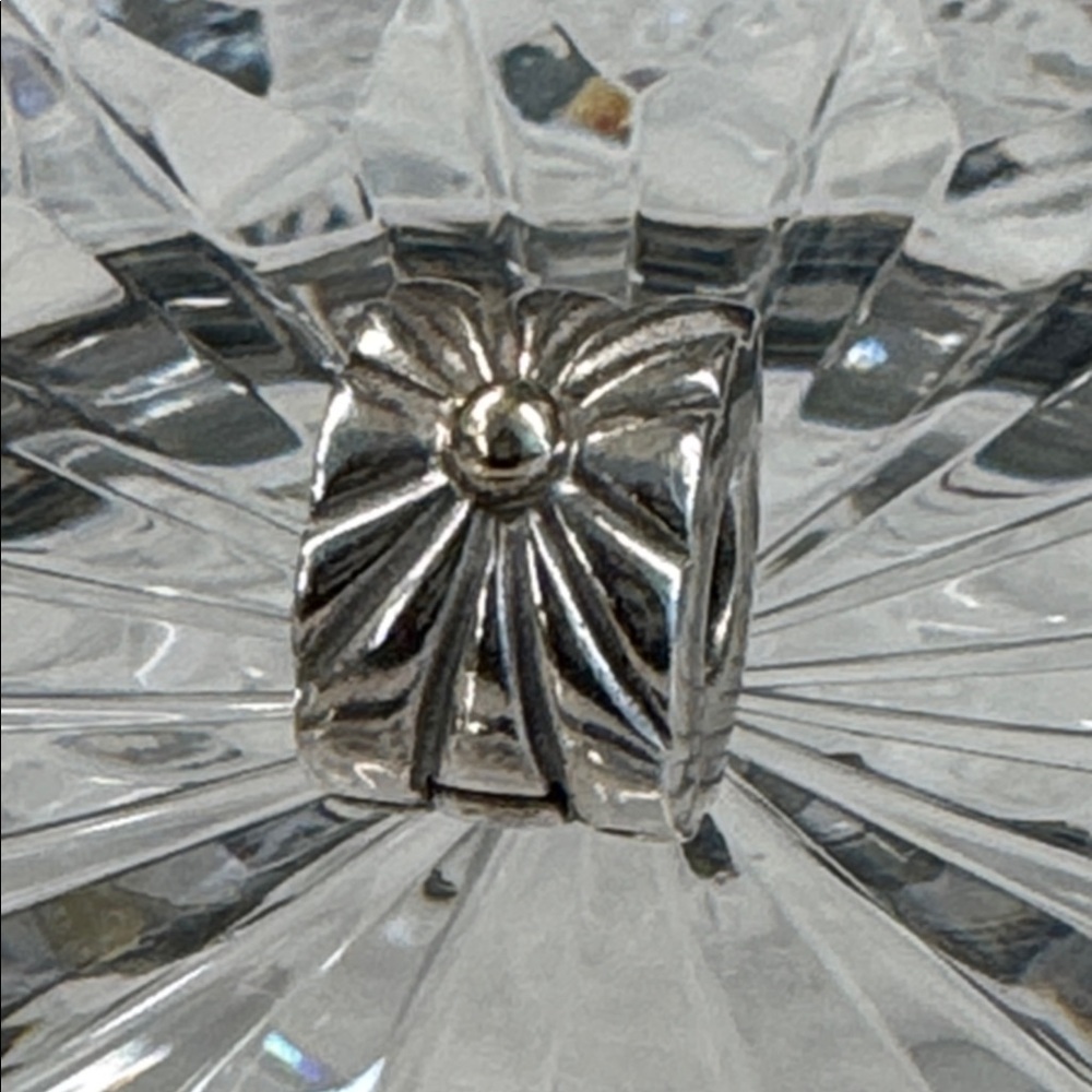Pandora Sunburst clip